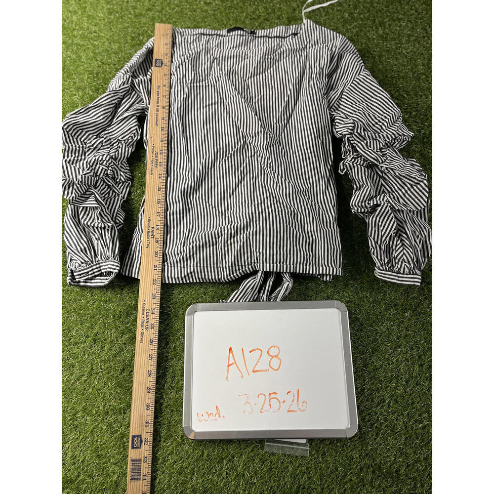 Max‎ Jeans Black White Striped Long Sleeve Top Ruffle Rouched Sleeve